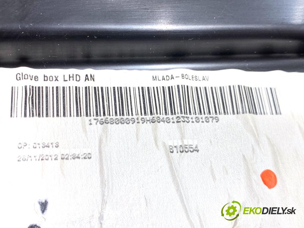 MERCEDES-BENZ W176 liftback 2012 90 kW A 180 (176.042) 1595 Priehradka, kastlík spolujazdca  (Priehradka (kastlík))