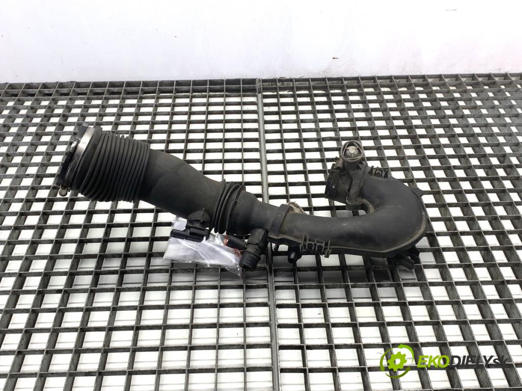 MERCEDES-BENZ W176 liftback 2012 90 kW A 180 (176.042) 1595 Rúra vzduchu A2700901029