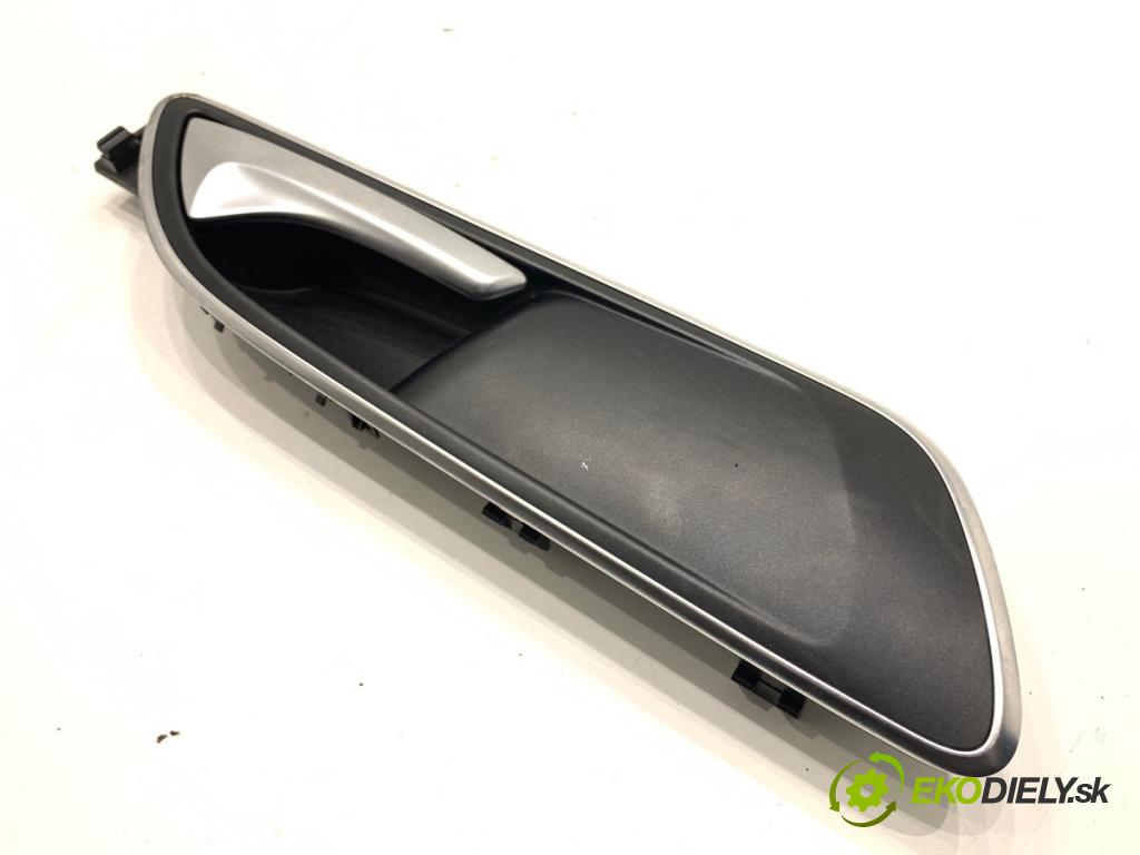 MERCEDES-BENZ W176 liftback 2012 90 kW A 180 (176.042) 1595 klika vnitřní pravý přední část A2467201248
