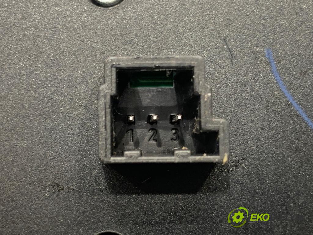 MERCEDES-BENZ W176 liftback 2012 90 kW A 180 (176.042) 1595 Prepínač okien A1669054300 (Prepínacie páčky pod volantom)