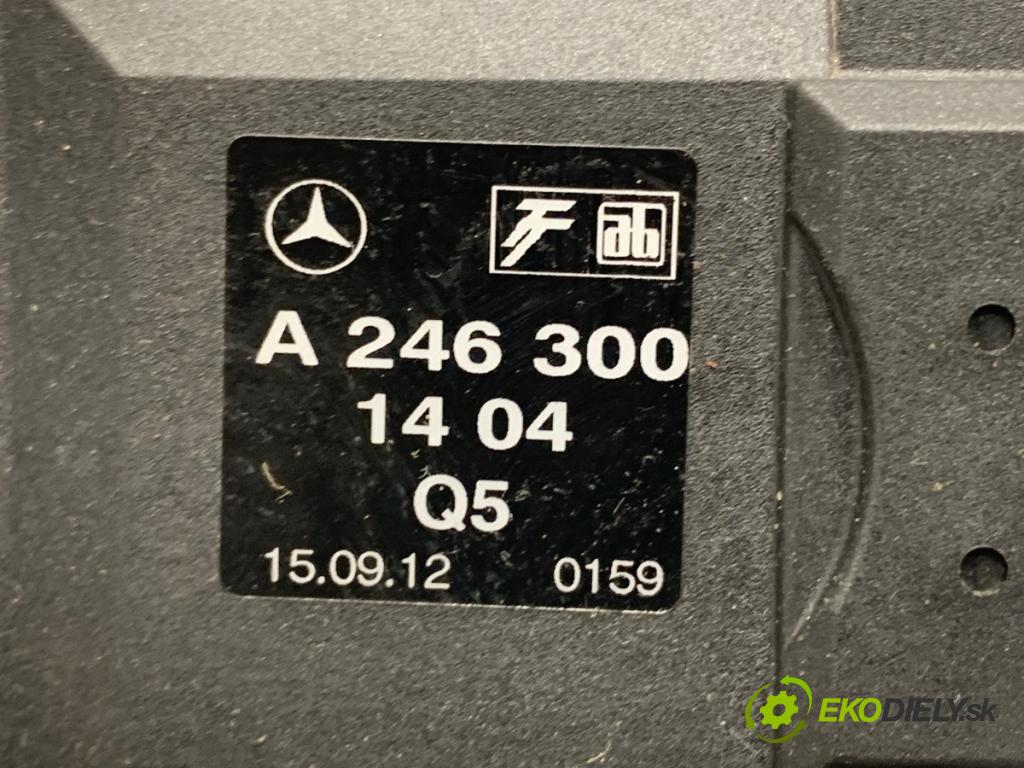 MERCEDES-BENZ W176 liftback 2012 90 kW A 180 (176.042) 1595 potenciometr plynového pedálu 2463001404 (Potenciometr plynového pedálu)