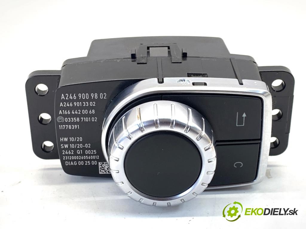 MERCEDES-BENZ W176 liftback 2012 90 kW A 180 (176.042) 1595 Panel ovládania radia 2469009802 (Prepínacie páčky pod volantom)