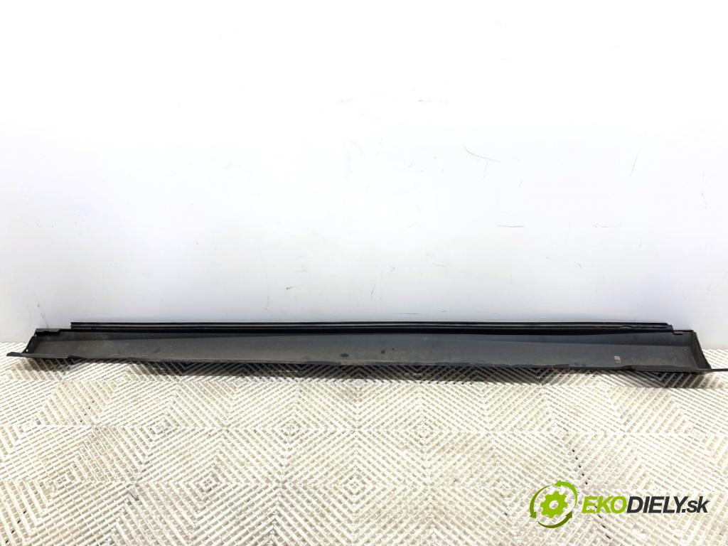 MERCEDES-BENZ W176 liftback 2012 90 kW A 180 (176.042) 1595 lišta prahová pravý A2466900340