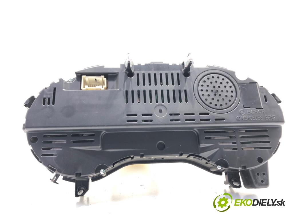 MERCEDES-BENZ W176 liftback 2012 90 kW A 180 (176.042) 1595 Prístrojovka A1769007300 (Prístrojová doska)