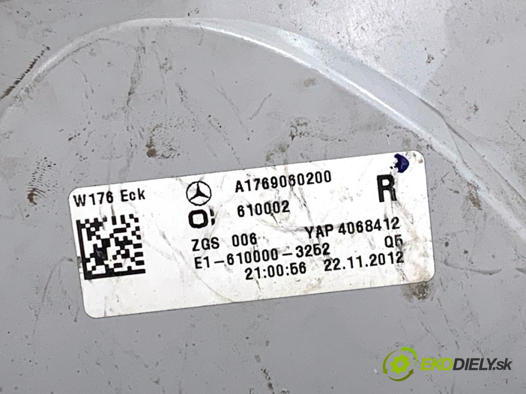MERCEDES-BENZ W176 liftback 2012 90 kW A 180 (176.042) 1595 světlo pravý zadní část A1769060200
