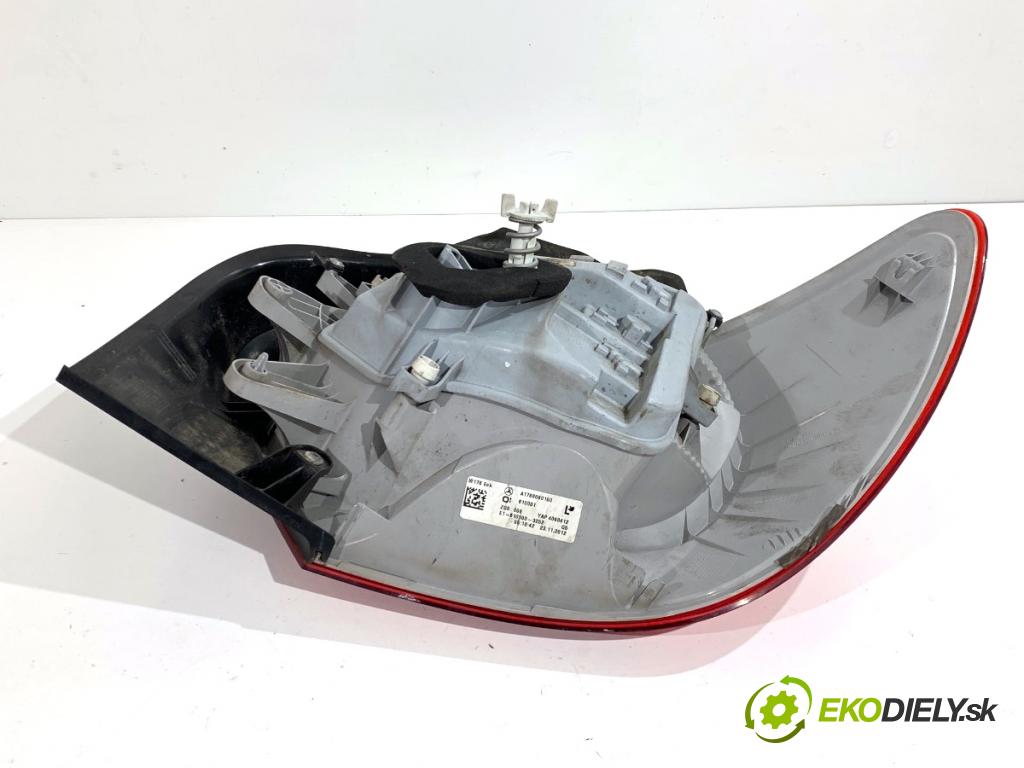 MERCEDES-BENZ W176 liftback 2012 90 kW A 180 (176.042) 1595 světlo levý zadní část A1769060100