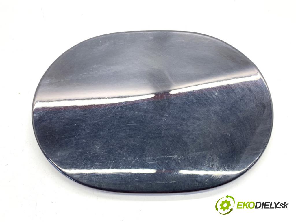 MERCEDES-BENZ W176 liftback 2012 90 kW A 180 (176.042) 1595 dvířka nádrže paliva A1767570006 (Klika dveří ostatní)