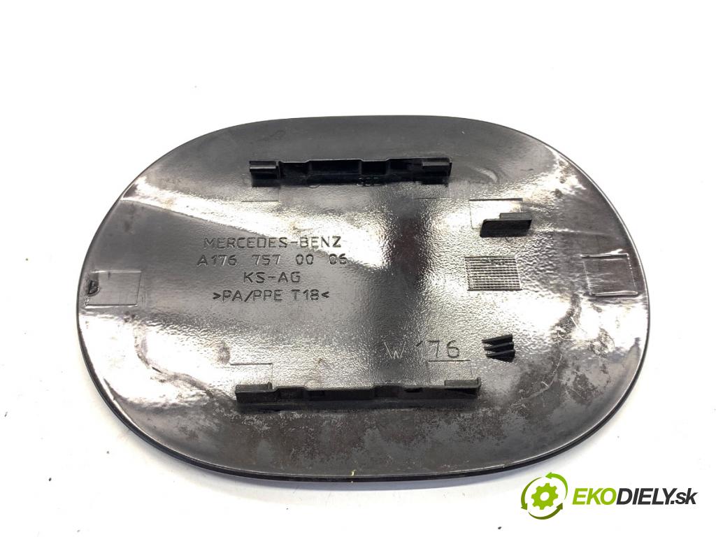 MERCEDES-BENZ W176 liftback 2012 90 kW A 180 (176.042) 1595 dvířka nádrže paliva A1767570006 (Klika dveří ostatní)