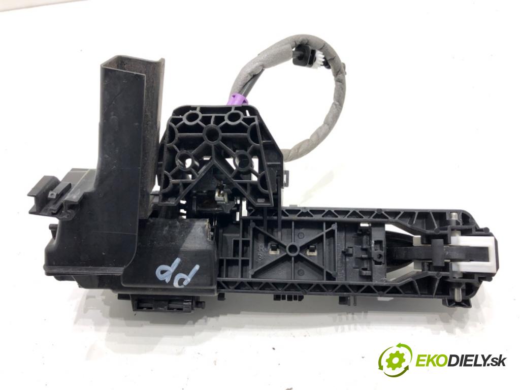 MERCEDES-BENZ W176 liftback 2012 90 kW A 180 (176.042) 1595 klika vnejší pravý přední část A2047601800