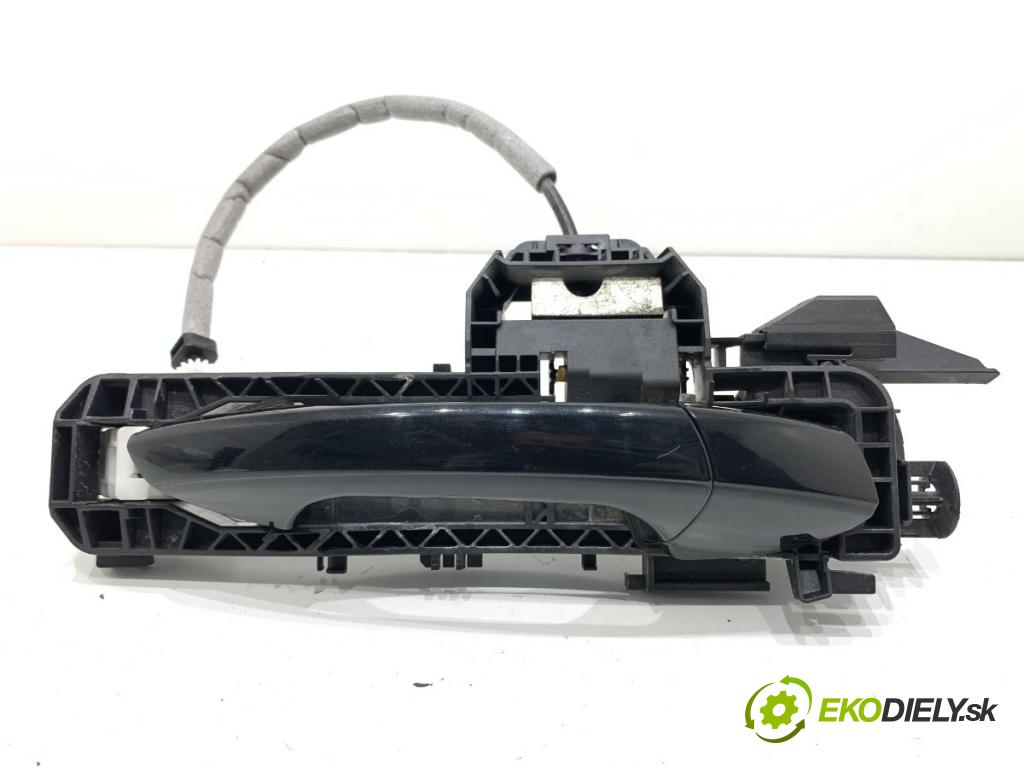 MERCEDES-BENZ W176 liftback 2012 90 kW A 180 (176.042) 1595 klika vnejší pravý zadní část A2047601634