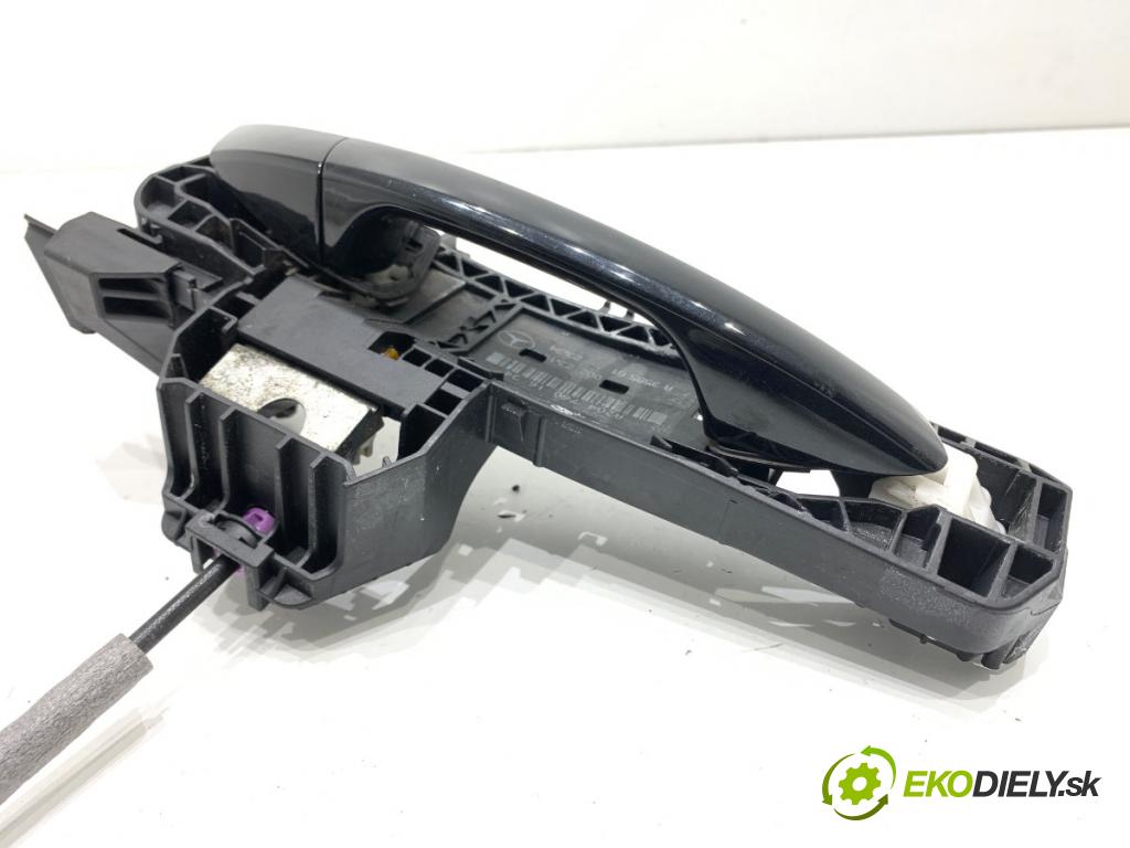 MERCEDES-BENZ W176 liftback 2012 90 kW A 180 (176.042) 1595 klika vnejší pravý zadní část A2047601634