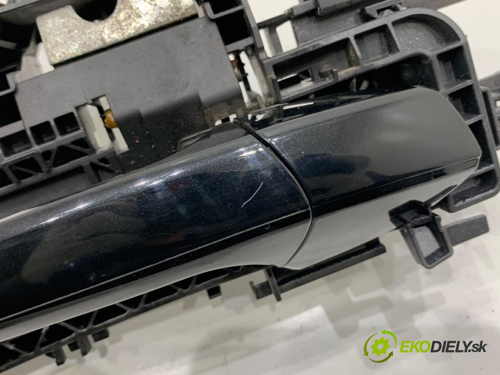 MERCEDES-BENZ W176 liftback 2012 90 kW A 180 (176.042) 1595 klika vnejší pravý zadní část A2047601634