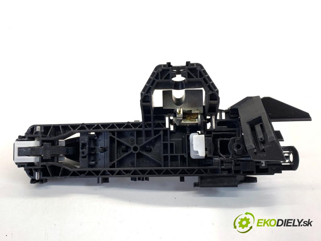 MERCEDES-BENZ W176 liftback 2012 90 kW A 180 (176.042) 1595 klika vnejší levý zadní část A2047602134