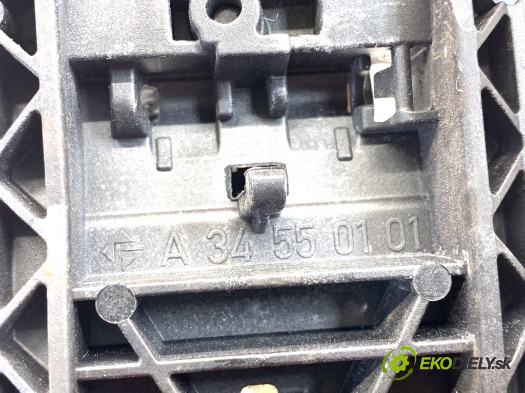 MERCEDES-BENZ W176 liftback 2012 90 kW A 180 (176.042) 1595 klika vnejší levý přední část A2047601700