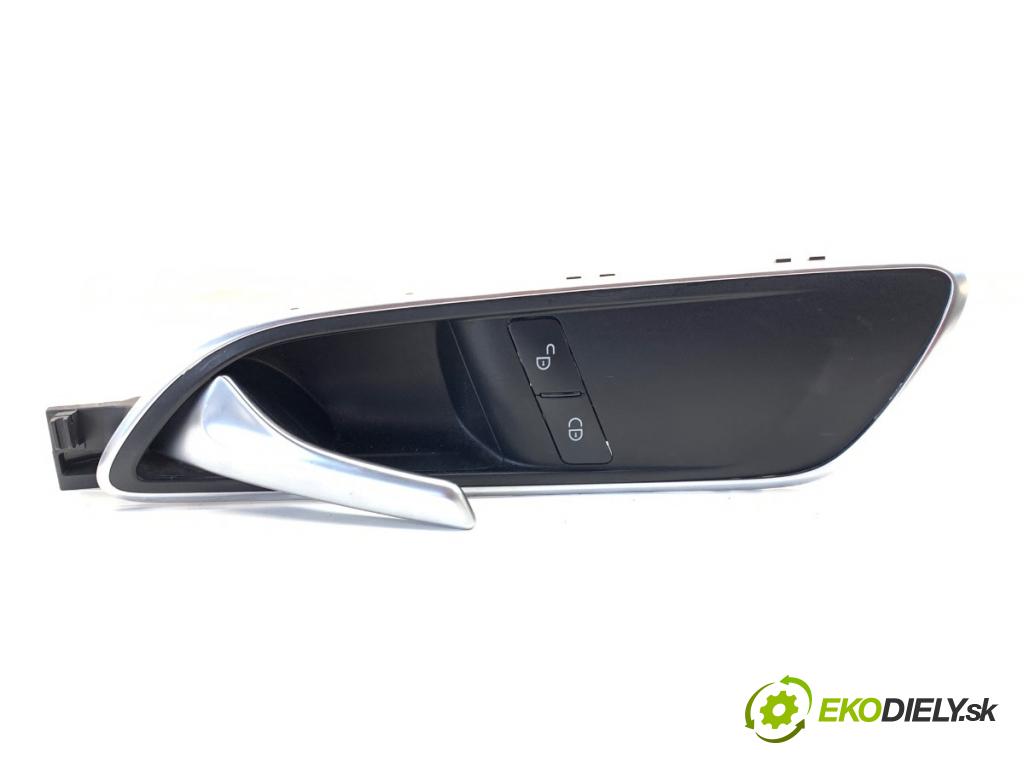 MERCEDES-BENZ W176 liftback 2012 90 kW A 180 (176.042) 1595 klika vnitřní levý přední část A2467201148