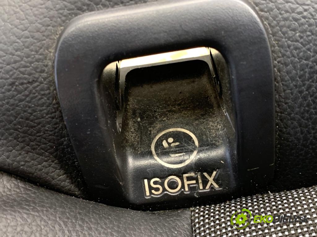 MERCEDES-BENZ W176 liftback 2012 90 kW A 180 (176.042) 1595 POKOJE: