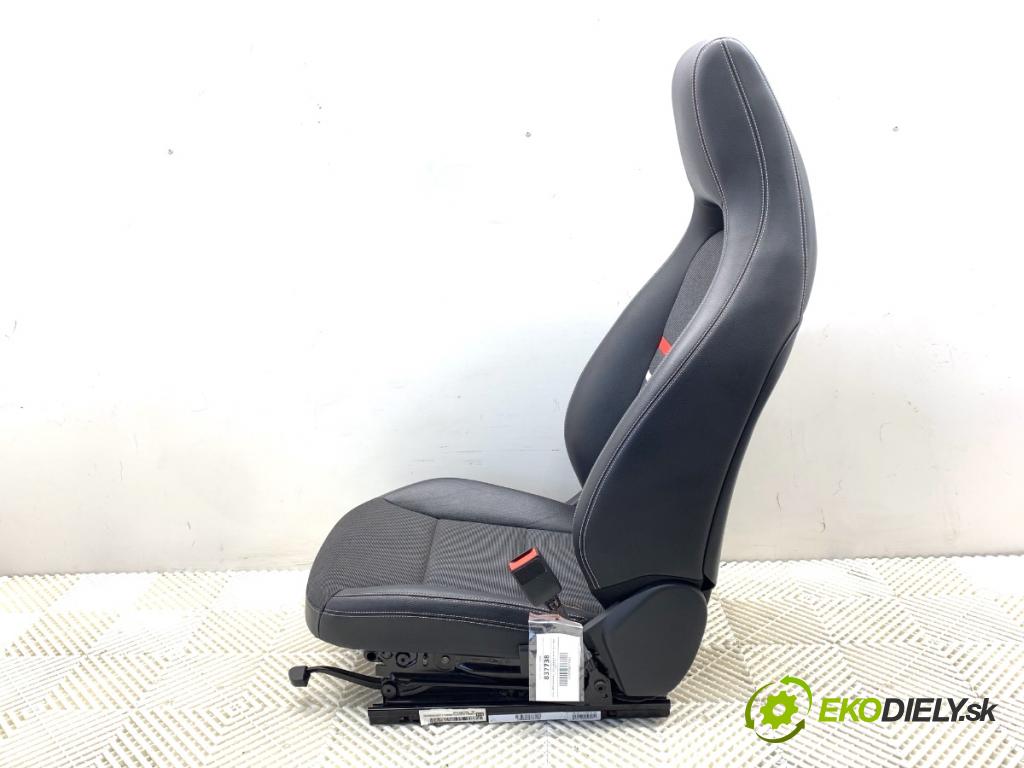 MERCEDES-BENZ W176 liftback 2012 90 kW A 180 (176.042) 1595 sedadlo pravý přední část