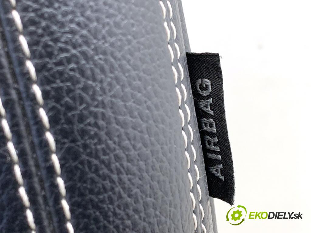 MERCEDES-BENZ W176 liftback 2012 90 kW A 180 (176.042) 1595 sedadlo levý přední část