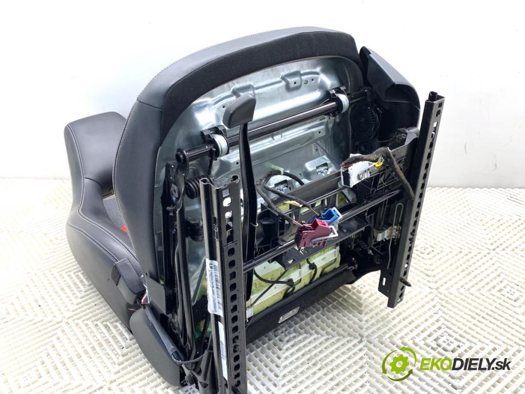 MERCEDES-BENZ W176 liftback 2012 90 kW A 180 (176.042) 1595 sedadlo levý přední část