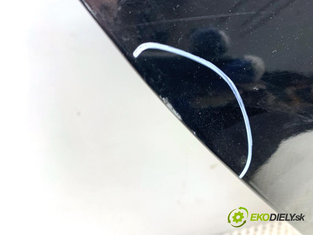 MERCEDES-BENZ W176 liftback 2012 90 kW A 180 (176.042) 1595 dveře pravý zadní část