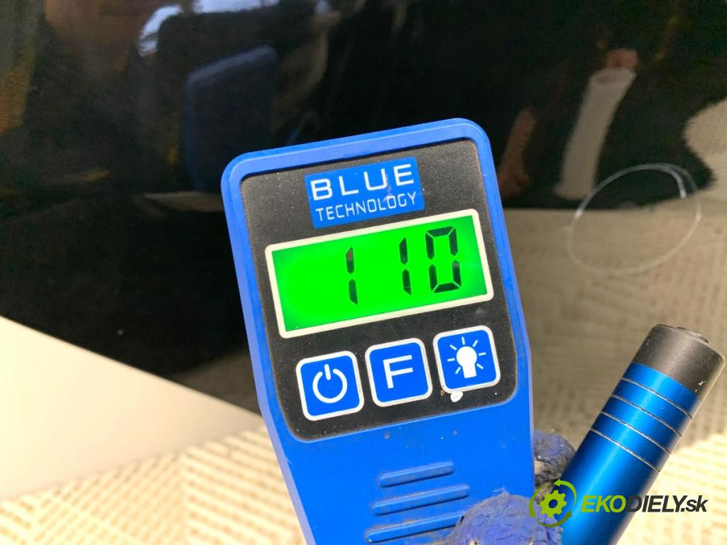 MERCEDES-BENZ W176 liftback 2012 90 kW A 180 (176.042) 1595 dveře pravý zadní část