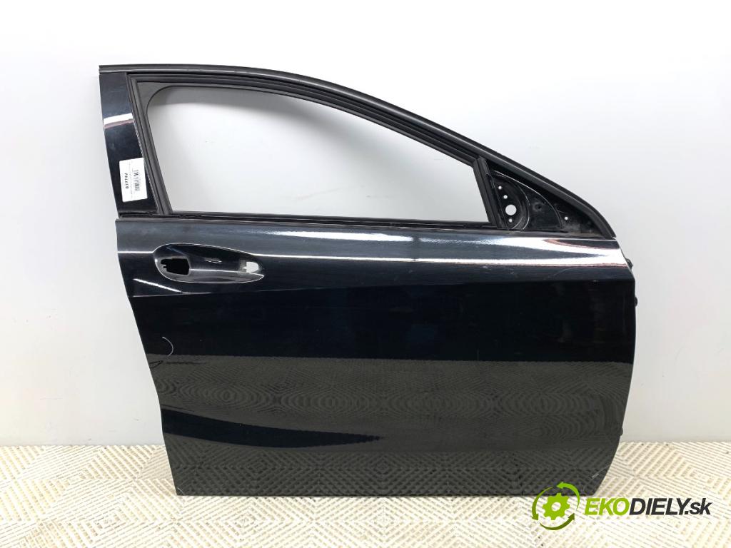 MERCEDES-BENZ W176 liftback 2012 90 kW A 180 (176.042) 1595 dveře pravý přední část 