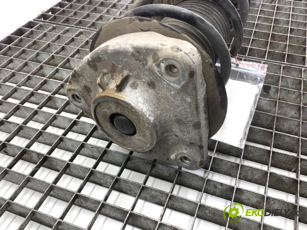 MERCEDES-BENZ W176 liftback 2012 90 kW A 180 (176.042) 1595 Tlmič pravy predný ZE