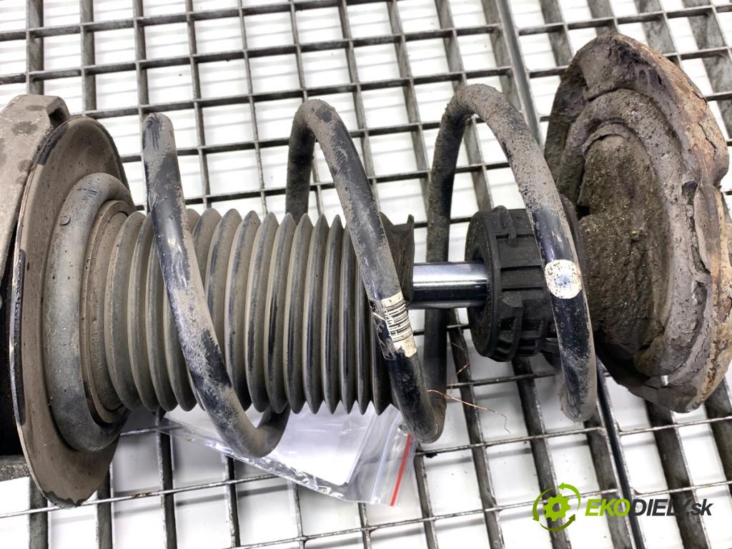 MERCEDES-BENZ W176 liftback 2012 90 kW A 180 (176.042) 1595 Tlmič pravy predný ZE