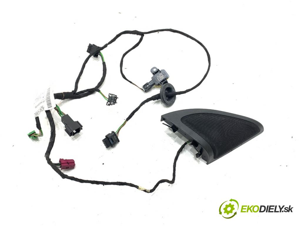 MERCEDES-BENZ W176 liftback 2012 90 kW A 180 (176.042) 1595 káblovačka dveře přední část pravý A2465404805