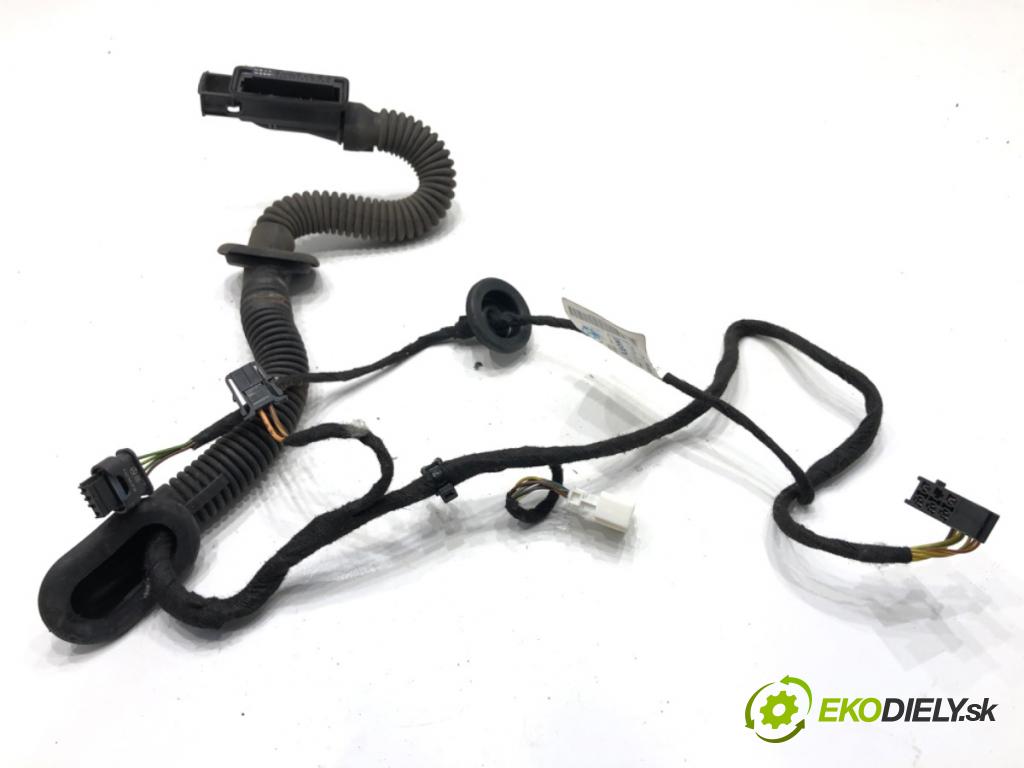 MERCEDES-BENZ W176 liftback 2012 90 kW A 180 (176.042) 1595 káblovačka dveře zadní část levý A1765405908