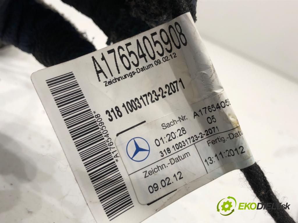 MERCEDES-BENZ W176 liftback 2012 90 kW A 180 (176.042) 1595 káblovačka dveře zadní část levý A1765405908