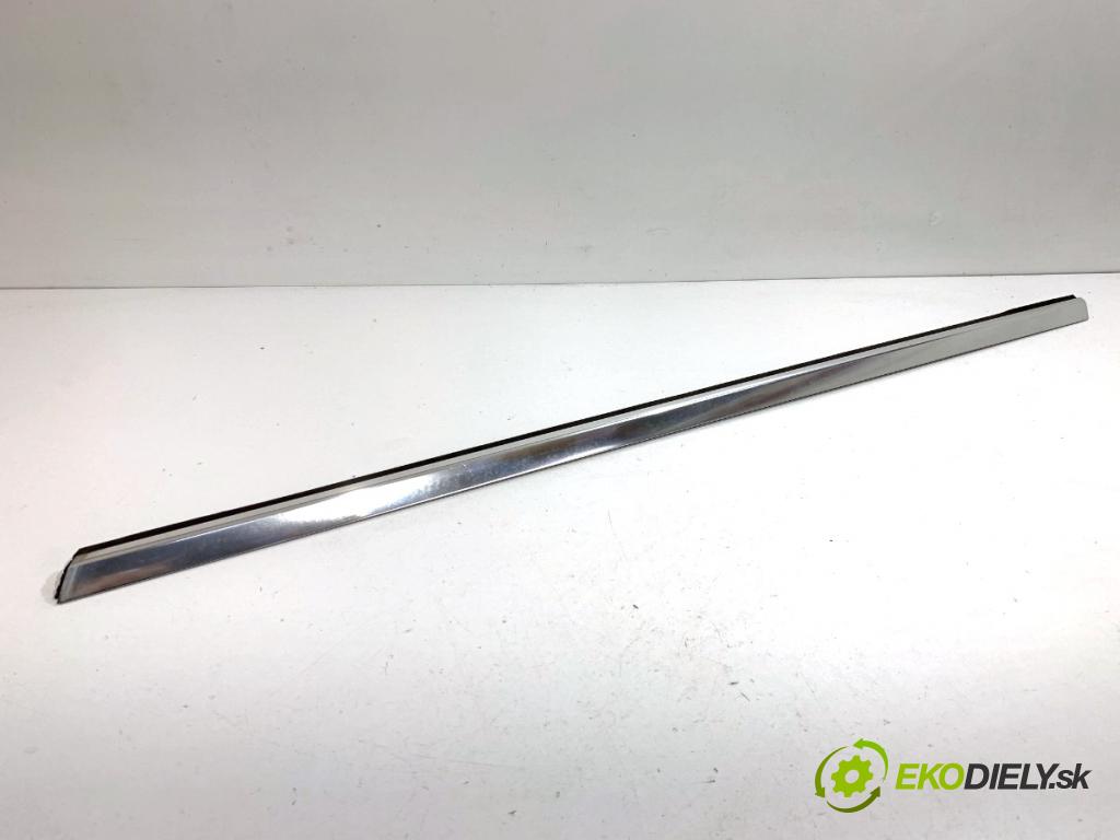 MERCEDES-BENZ W176 liftback 2012 90 kW A 180 (176.042) 1595 lišta Sbírání: přední část levý A1767250082