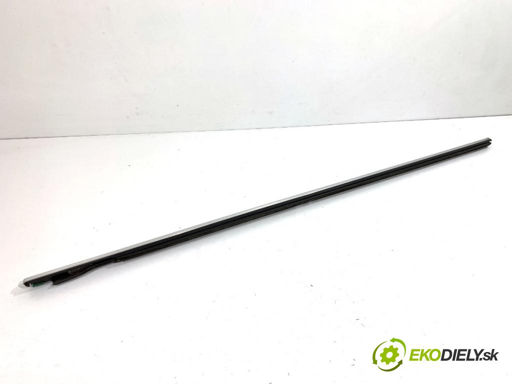 MERCEDES-BENZ W176 liftback 2012 90 kW A 180 (176.042) 1595 lišta Sbírání: přední část levý A1767250082