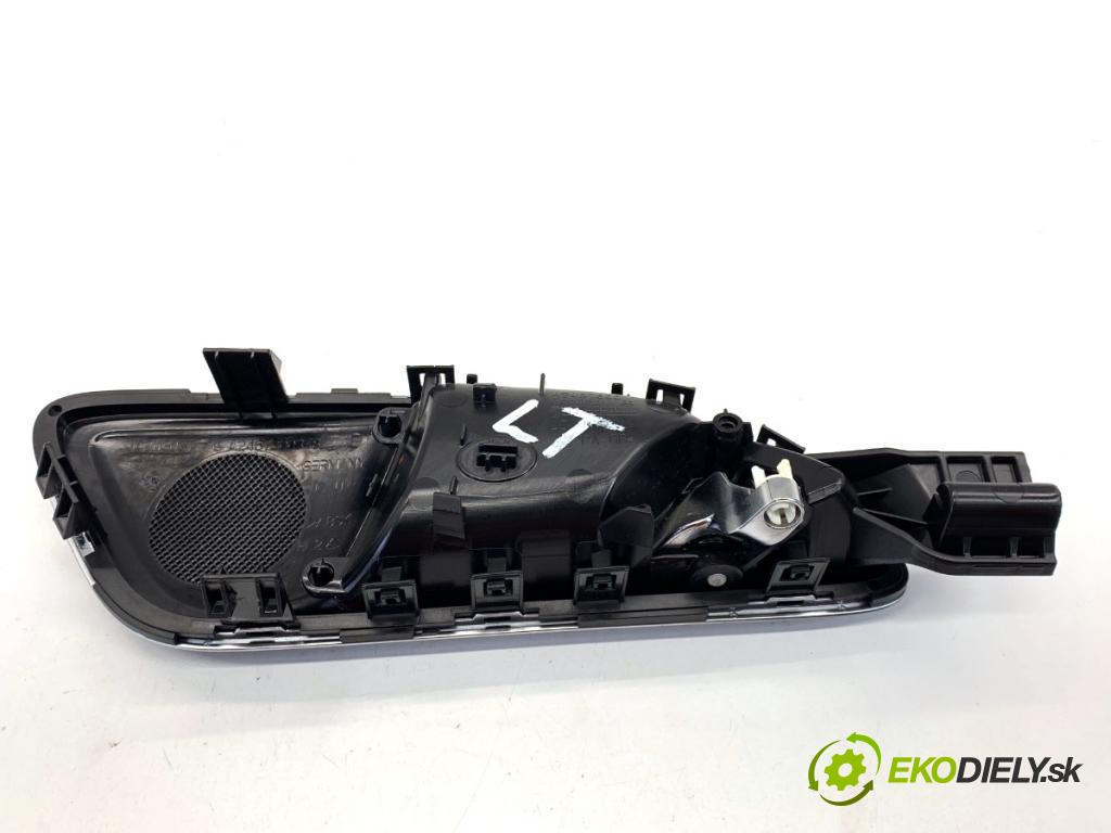 MERCEDES-BENZ W176 liftback 2012 90 kW A 180 (176.042) 1595 klika vnitřní levý zadní část A2467600