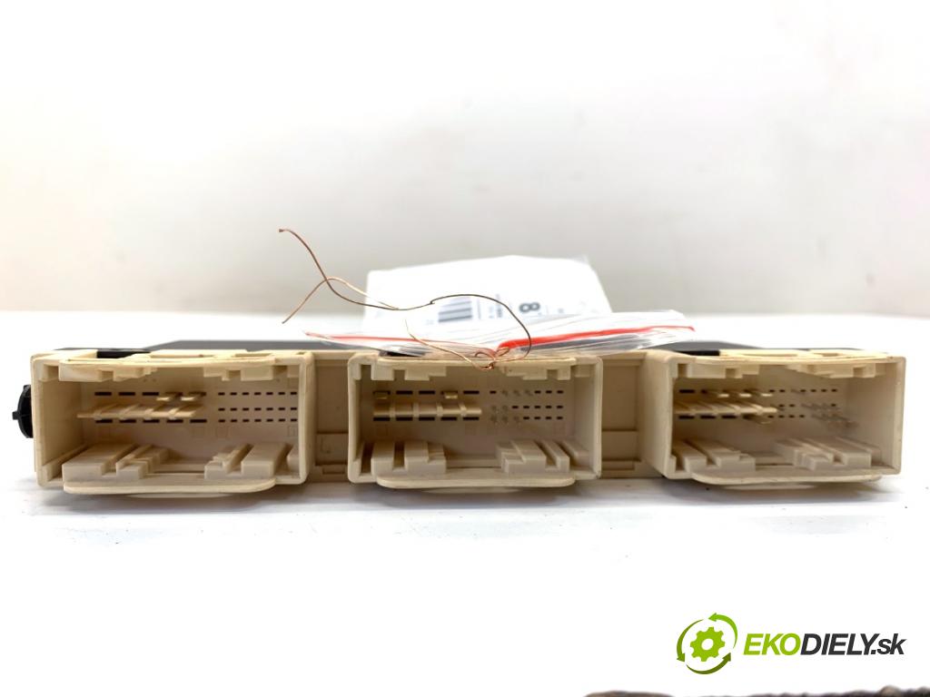 MERCEDES-BENZ W176 liftback 2012 90 kW A 180 (176.042) 1595 modul sedačky A2468200526