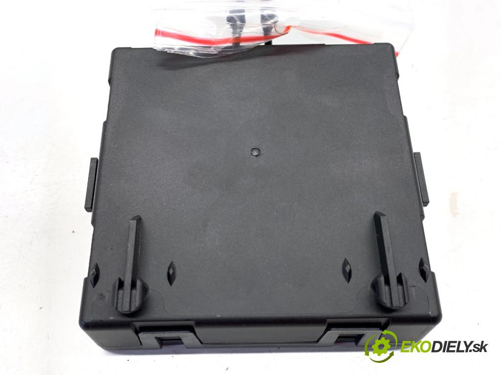 MERCEDES-BENZ W176 liftback 2012 90 kW A 180 (176.042) 1595 modul dveře přední část levý 1669005505