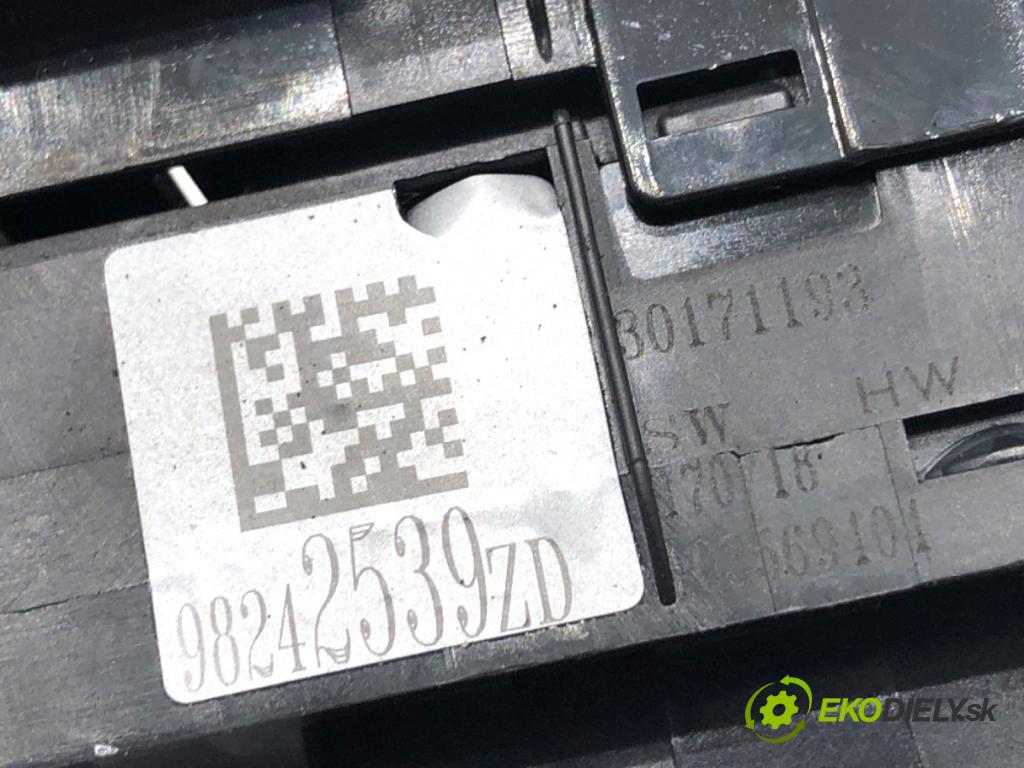 PEUGEOT 2008 I SUV 2018 81 kW 1.2 THP 110 / PureTech 110 1199 přepínač oken 98242539ZD (Páčky pod volantem)