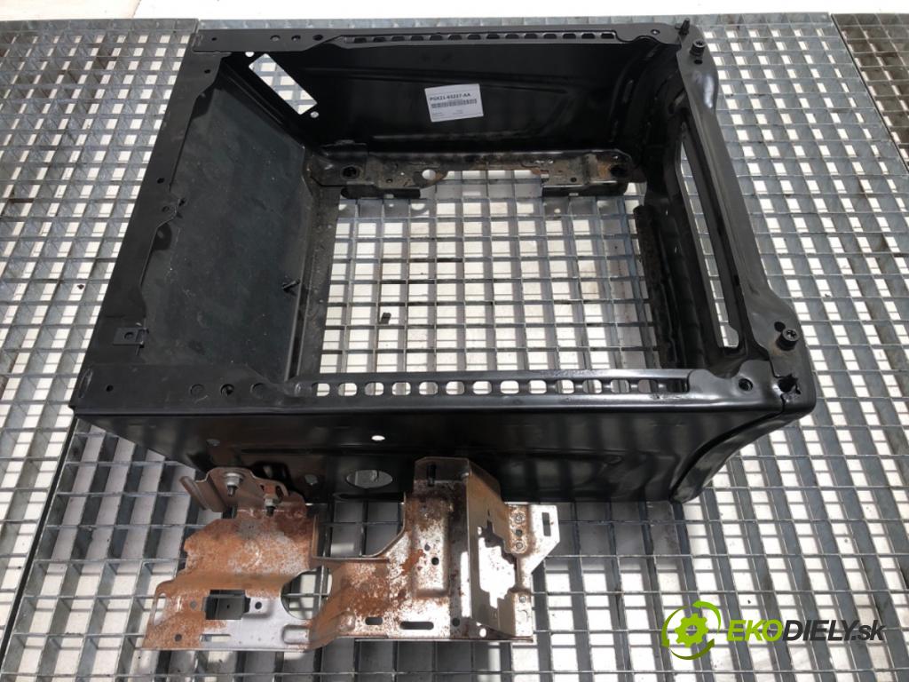 FORD TRANSIT VI Autobus 2019 77 kW 2.0 EcoBlue 1995 Obal sedačky levýho PGK21-63227-AA