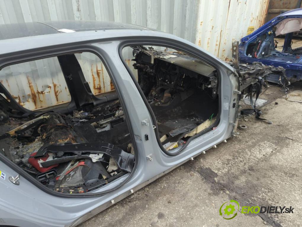 AUDI A6 C8 Kombi 2022 441 kW RS6 Mild Hybrid quattro 3996 KAROSERIA ČTVRŤÁK blatník práh střecha PODŁUŻNICA