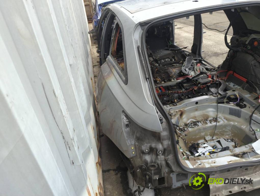 AUDI A6 C8 Kombi 2022 441 kW RS6 Mild Hybrid quattro 3996 KAROSERIA ČTVRŤÁK blatník práh střecha PODŁUŻNICA