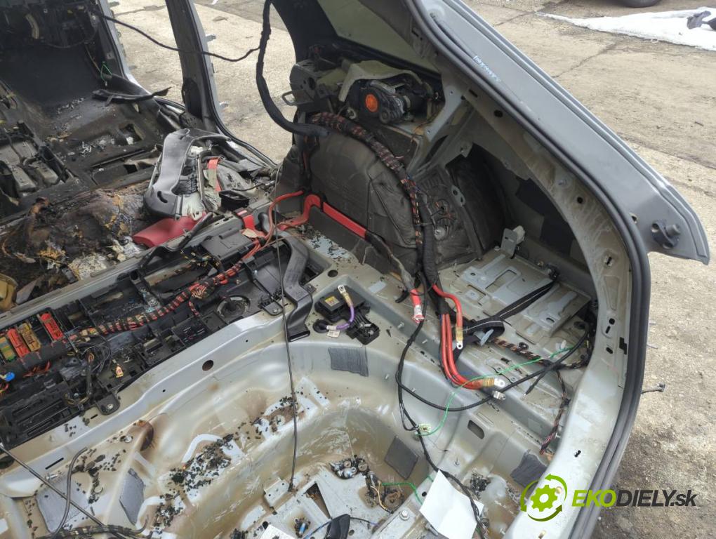 AUDI A6 C8 Kombi 2022 441 kW RS6 Mild Hybrid quattro 3996 KAROSERIA ČTVRŤÁK blatník práh střecha PODŁUŻNICA