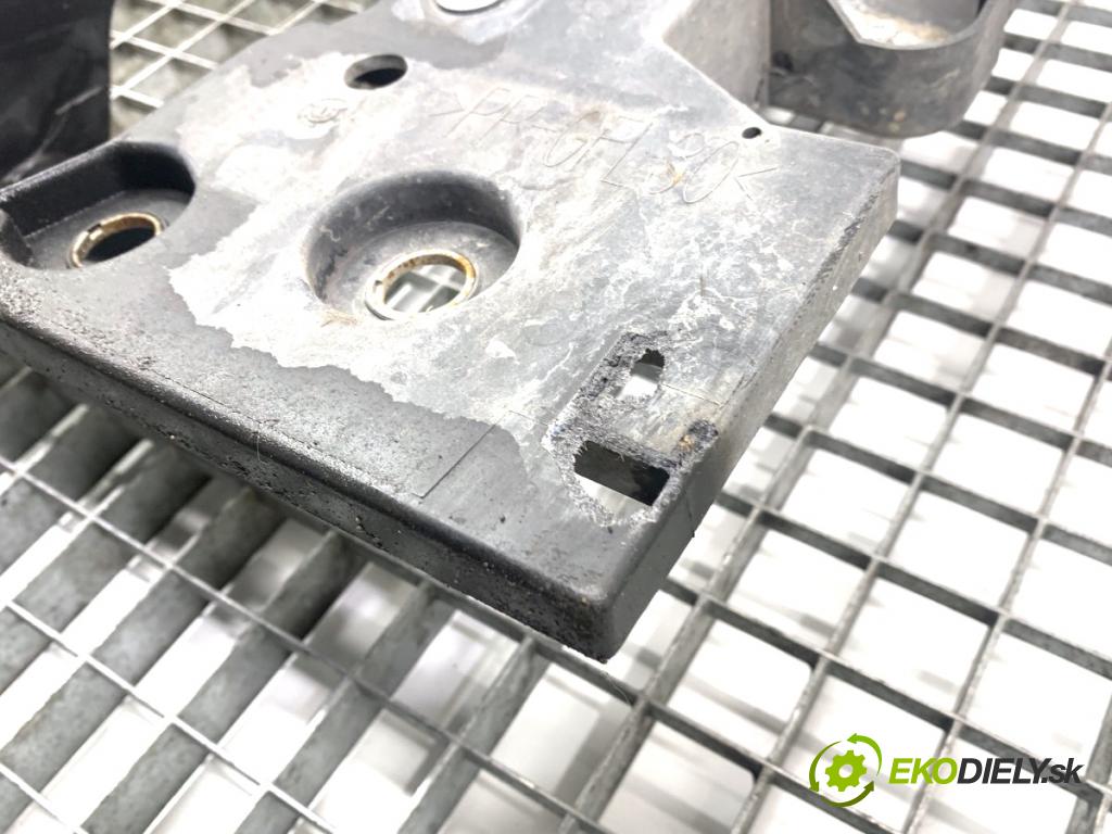 RENAULT GRAND SCENIC III nadwozie wielkoprzestrzenne (MPV) 2011 96 kW 1.4 16V (JZ0F) 1397 Držiak predný 752100007R (Výstuha predná)