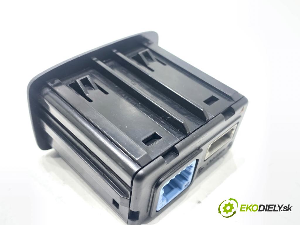 RENAULT GRAND SCENIC III nadwozie wielkoprzestrzenne (MPV) 2011 96 kW 1.4 16V (JZ0F) 1397 HNÍZDO: USB 280230006R