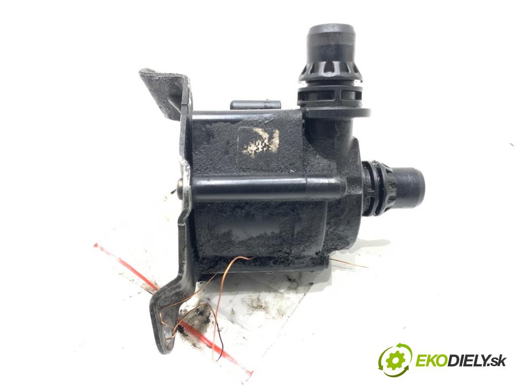 BMW F16 SUV 2014 190 kW xDrive 30 d 2993 DALŠÍ: pumpa vody 8511748 (Vodní pumpa)