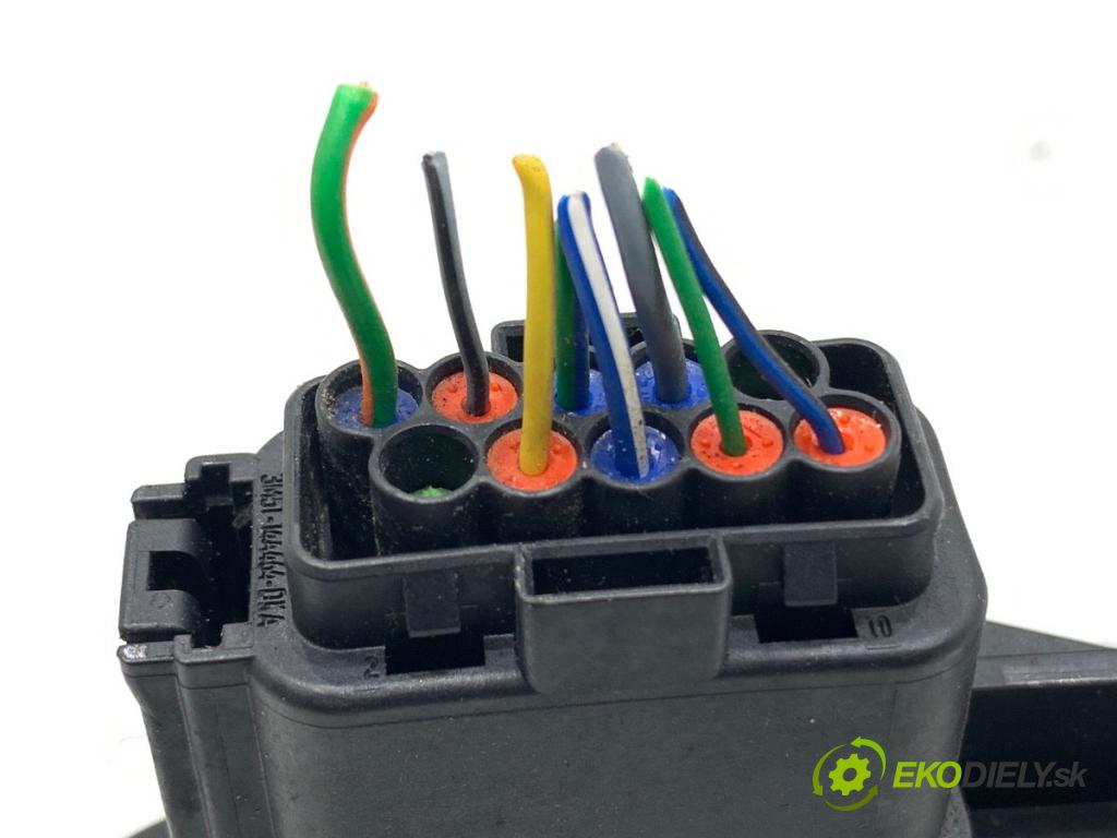 VOLVO S80 II sedan 2012 120 kW D3 / D4 1984 zámok Dvere pravy zad 31253921