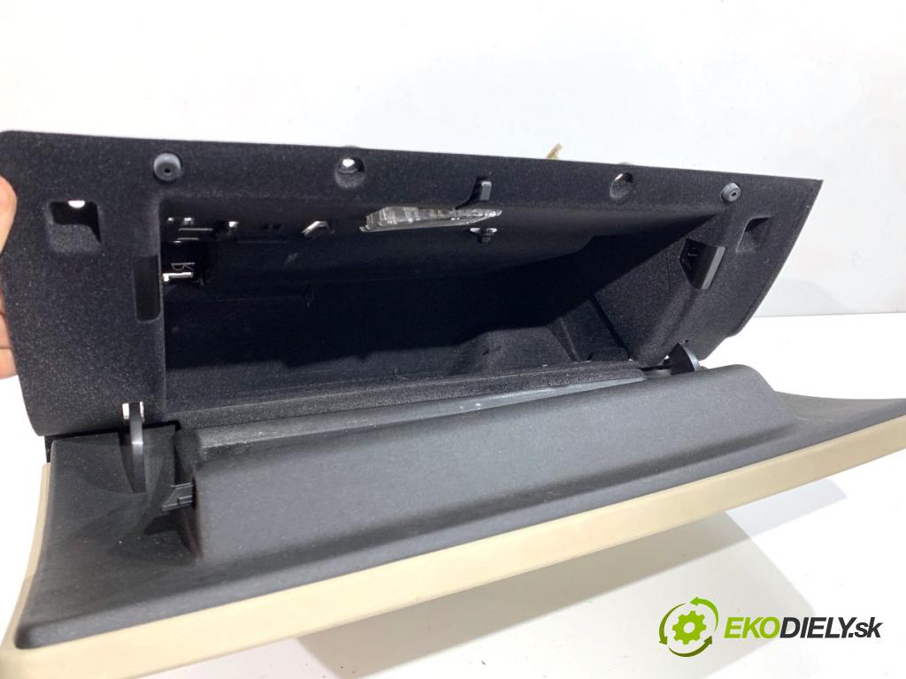 VOLVO S80 II sedan 2012 120 kW D3 / D4 1984 Priehradka, kastlík spolujazdca 31305843 (Priehradka (kastlík))