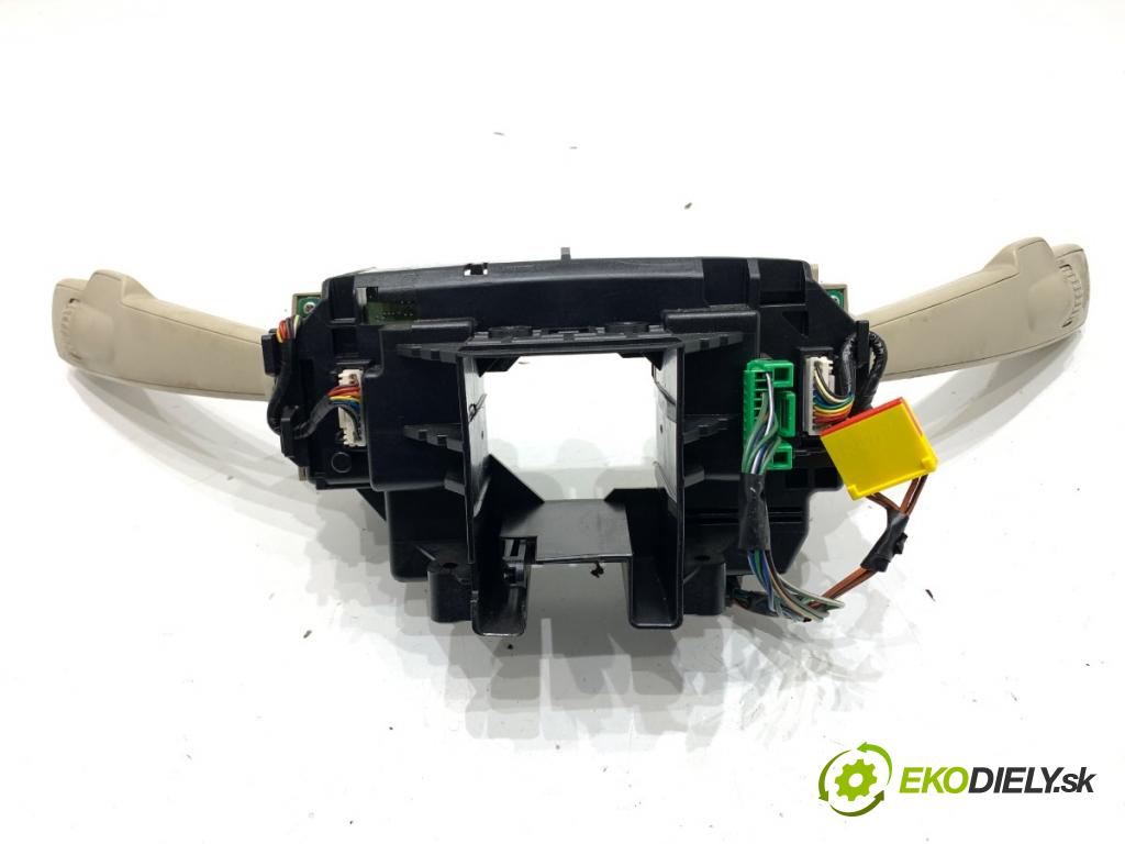 VOLVO S80 II sedan 2012 120 kW D3 / D4 1984 Prepínač kombinovaný 31334642 (Prepínacie páčky pod volantom)