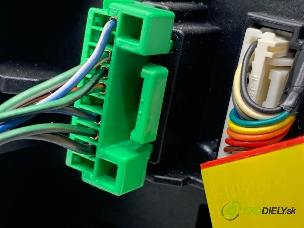 VOLVO S80 II sedan 2012 120 kW D3 / D4 1984 Prepínač kombinovaný 31334642 (Prepínacie páčky pod volantom)