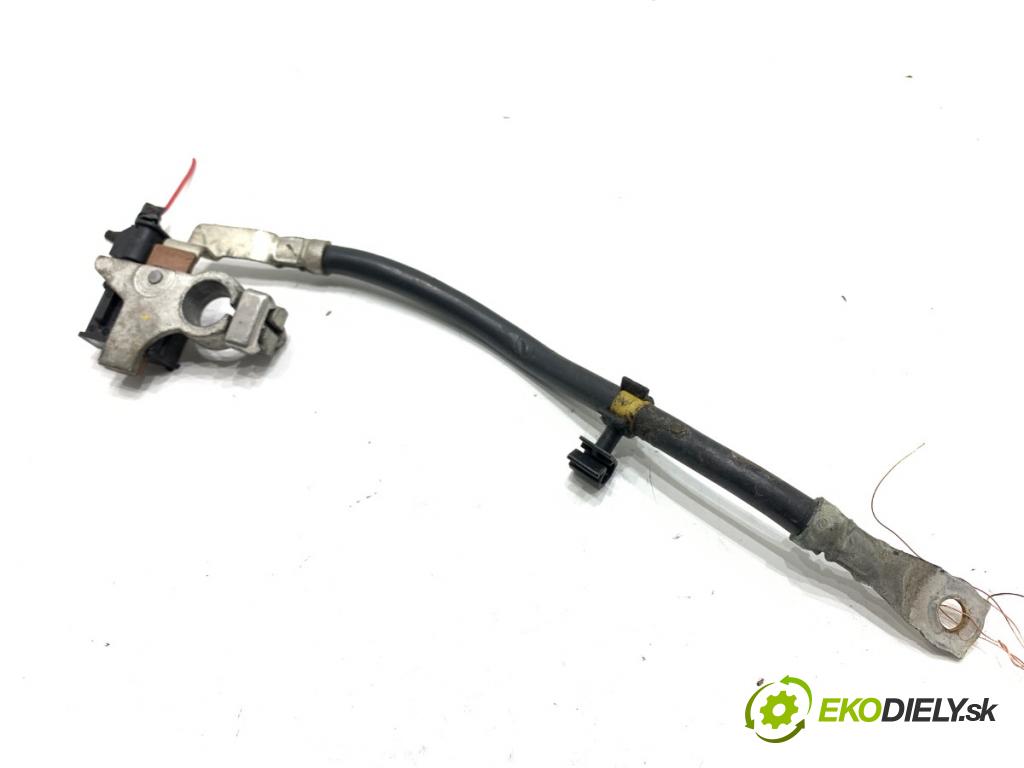 VOLVO S80 II sedan 2012 120 kW D3 / D4 1984 svorka MINUS 31327698