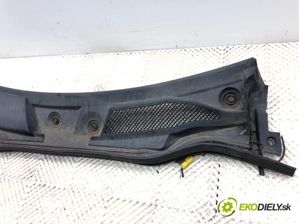 MERCEDES-BENZ W176 liftback 2012 90 kW A 180 (176.042) 1595 Torpédo, plast pod čelné okno A1768300013 (Torpédo (plast pod čelným sklom))